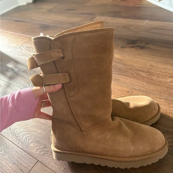 * Brand New* UGG Tan and Cream Shearling Boots - Picture 4 of 6